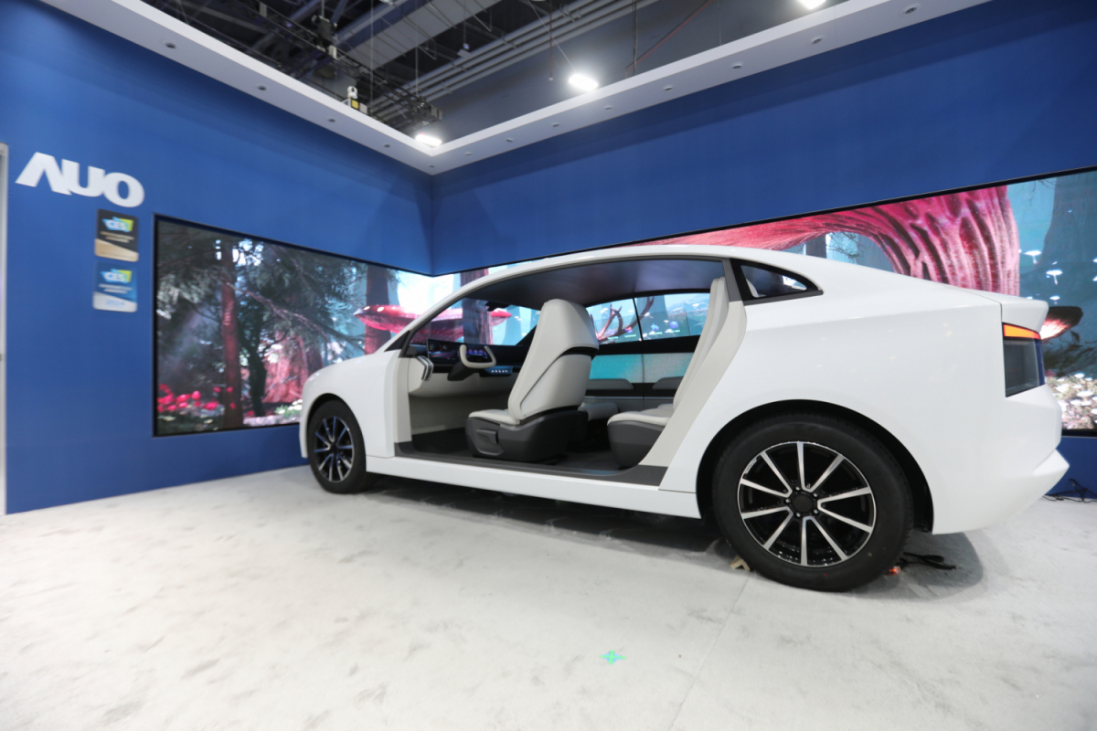 凯发旗舰厅发表全新Smart Cockpit 2024，大秀显示应用成果、及释放Micro LED终极显示技术量能的全新智慧座舱，以营造突破性、沉浸式的视觉体验，重新定义智慧座舱，满足驾乘人员的全方位感受。